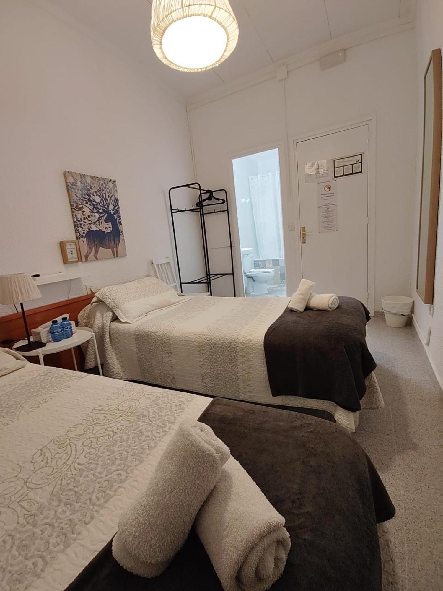 Twin Room,1520985064:JPEG